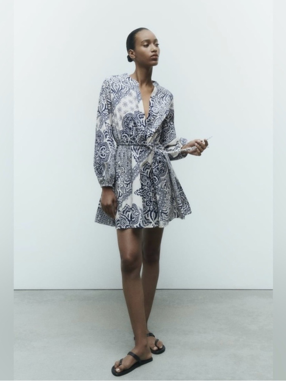 Zara Navy and White Paisley Short Dress with Tie Waist